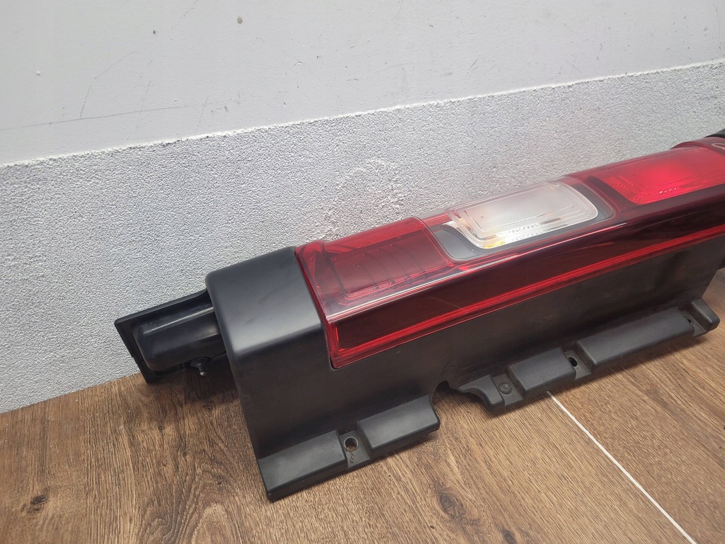 Renault Trafic III Vivaro II 265504656R lampă din spate dreapta din spate dreapta Product image