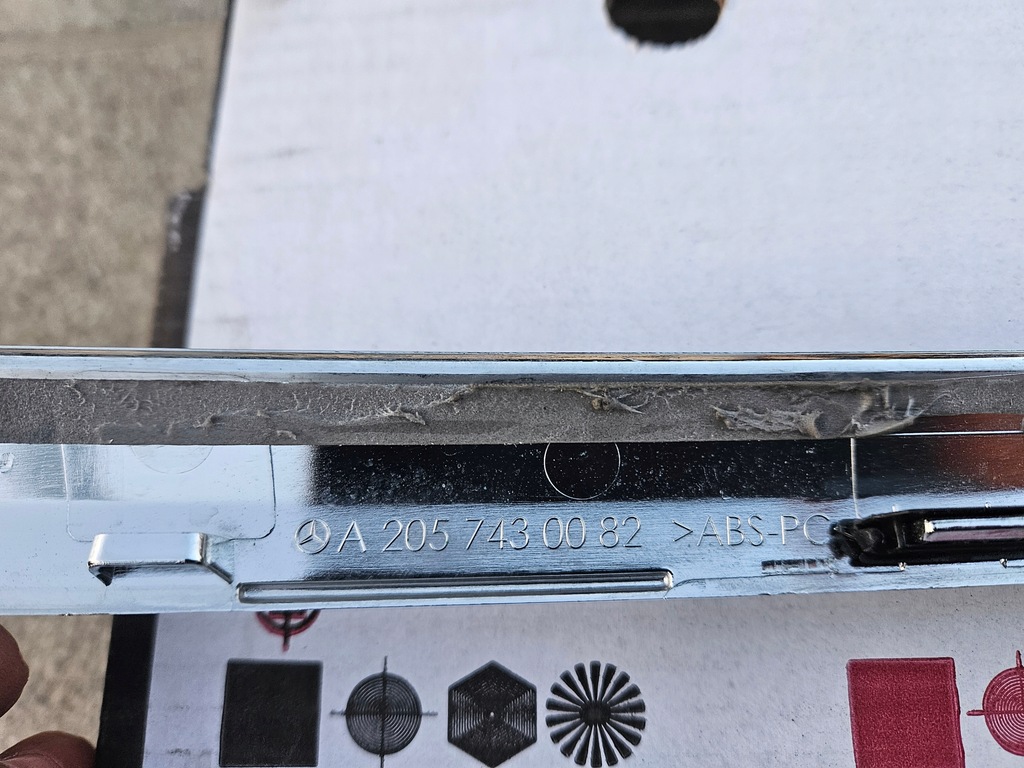 Mercedes W205 Sedan LAPE OF CHROME A2057430082 Product image