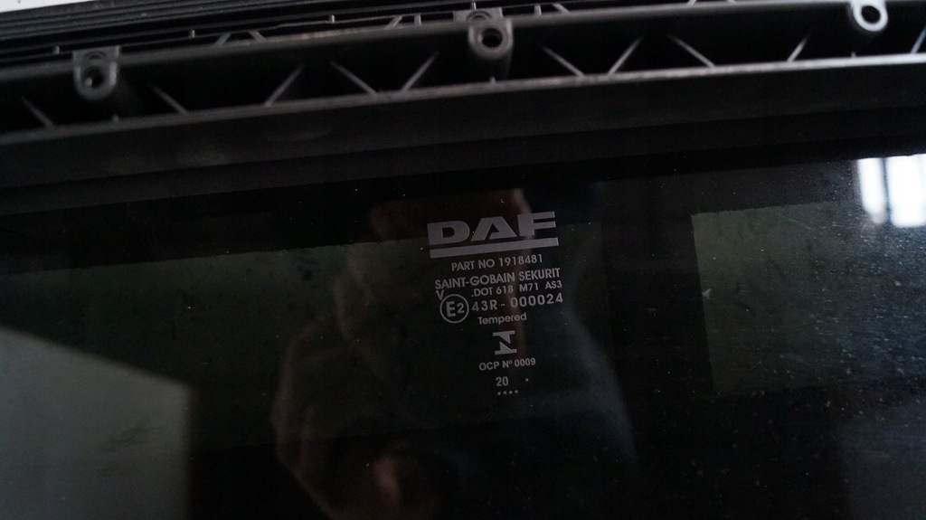 STICLA TRAPA CABINA + CADRU DAF XF 105 106 Product image