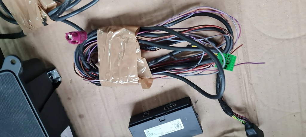 A5 8W PRISE ÎNCĂRCĂTOR INSTALARE CABLAMENT PORT USB 8W0035708A A4 B9 8W Product image