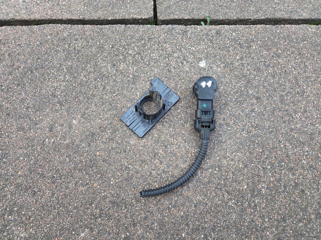 VW Touran Lift Senzor PDC+Fixarea pădurilor 4H0919275 1T0919494B 10-2015 Product image