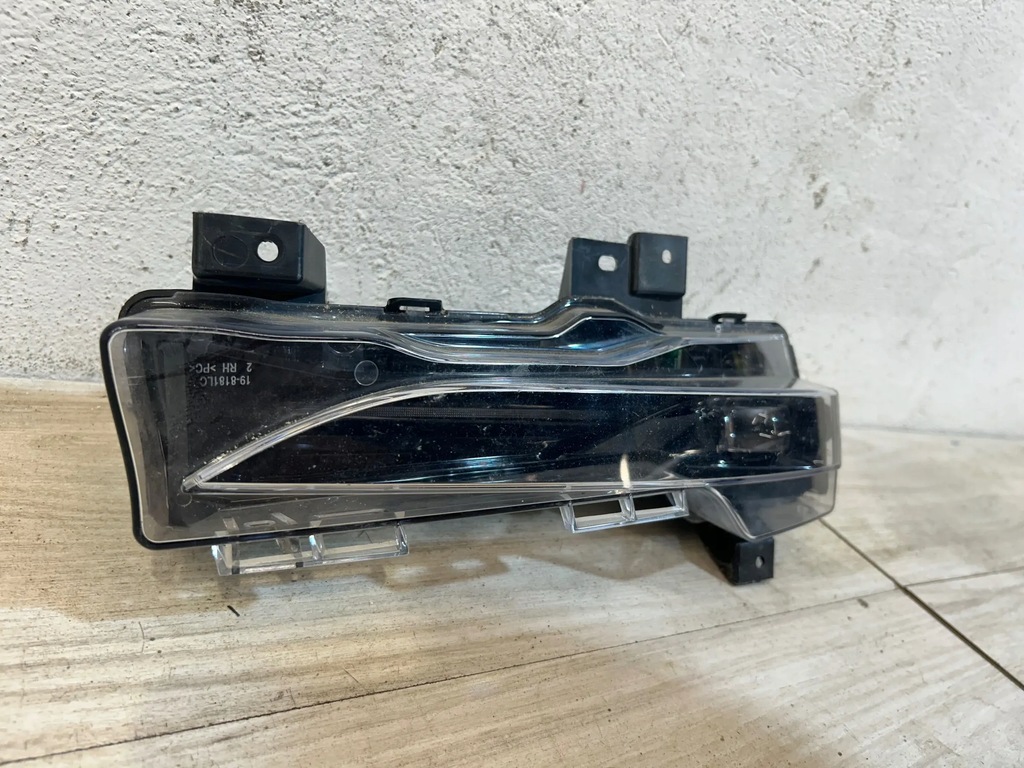 Tesla Model 3 cu halogen față dreapta Product image