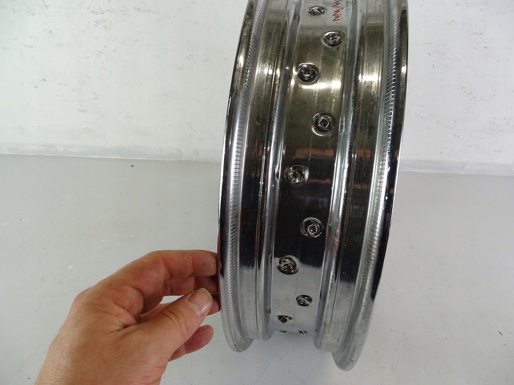 A736 Triumph Bonneville T120 Jantă spate 16'' Product image