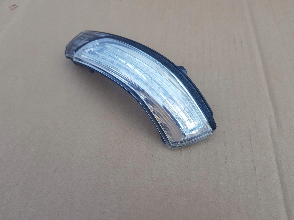 Kierunkowskaz kierunek lusterka lewy Toyota Avensis T27 2009-2014 Product image