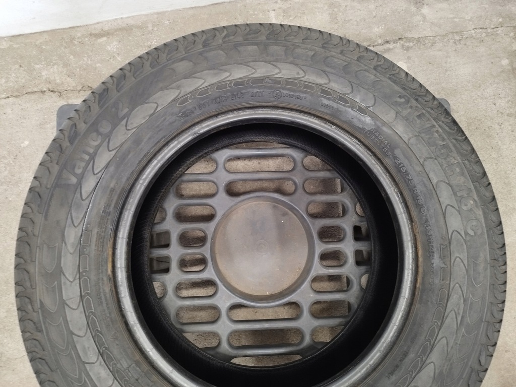 Sulture 215/75R16C Continental Vanco 2 116/114R 11r Wrestling Product image