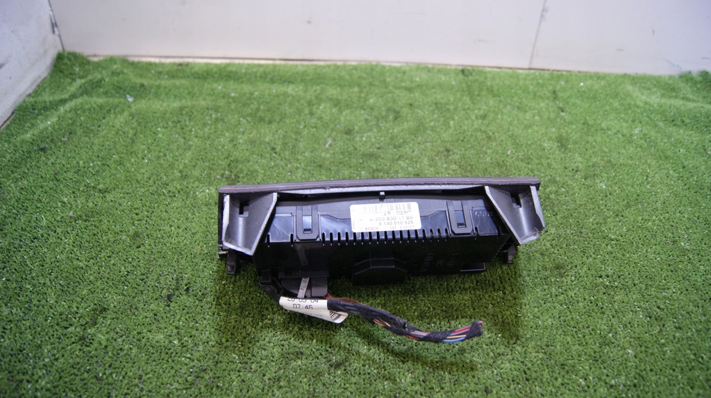 Panoul de control al fluxului de aer C-clasa C W203 BOSCH A2038301785 9140010525 Product image