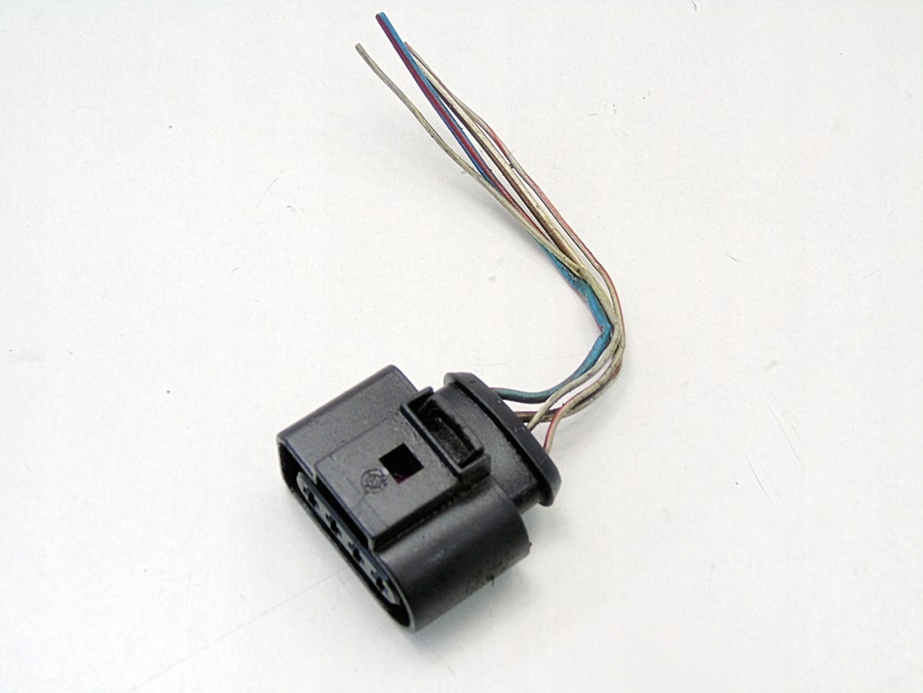 PLUG CUBE 1.2 1.4 1.6 1.8 FABIA I POLO N9 FOX ROOMSTER CORDOBA IBIZA Product image