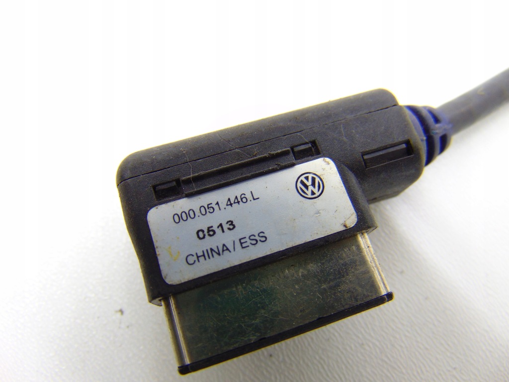 ADAPTATOR CABLU USB MULTIFUNCTIONAL VW GOLF VI VW PASSAT B7 000051446C Product image