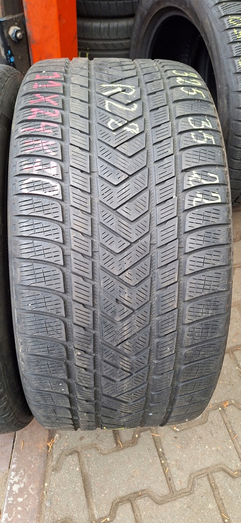 Anvelopa de iarna Pirelli Scorpion Winter 325/35/22 114 V Product image