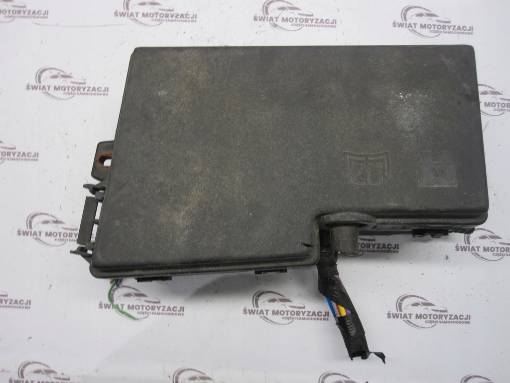 Ford Focus Mk3 III 12R Fuse Box AV6T-14A142-AB AV6T-14A067-AC Product image
