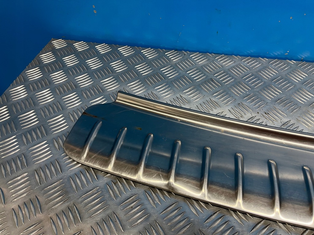 PORSCHE CAYENNE S I 7L CAPAC BARĂ SPATE CROMAT Product image