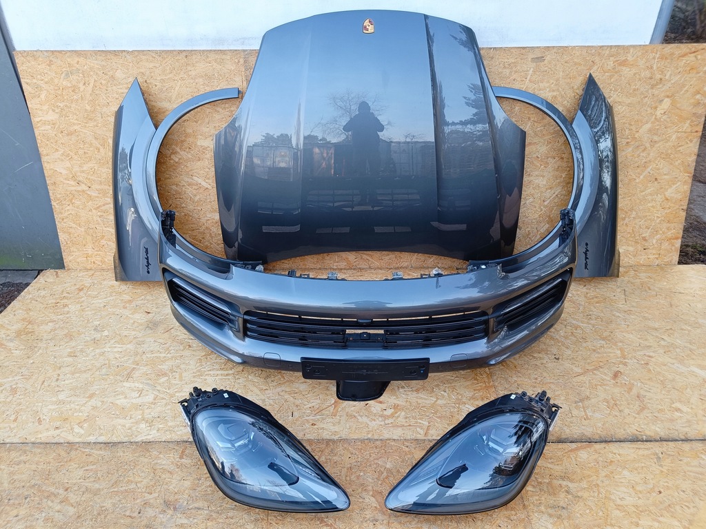 Porsche Cayenne e-hibrid 2022r față în color M7Q Mask 9y 9y0 lampă de bara de protecție Product image