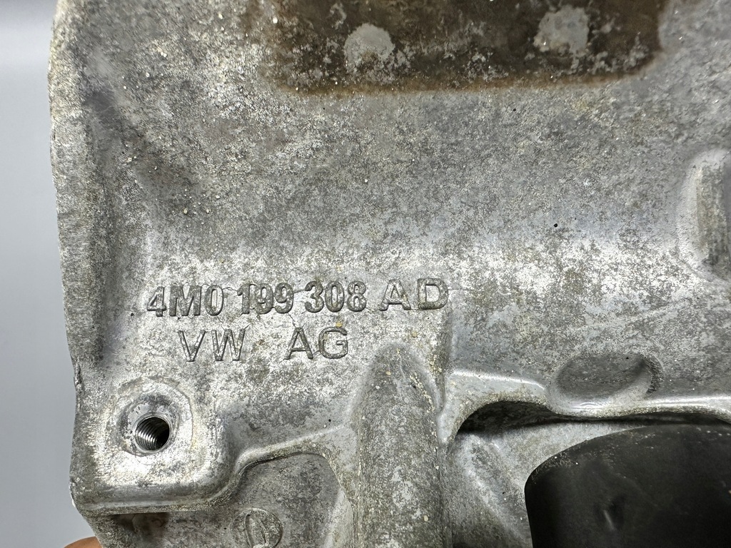 SUPORT MOTOR AUDI A4 B9 A5 F5 8W 2.0TDI DREAPTA 4M0199308AD Product image
