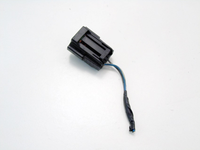 PLUG CUBE 1.2 6V 12V 1.4 1.6 FABIA I POLO N9 FOX LUPO AROSA GOLF LEON Product image