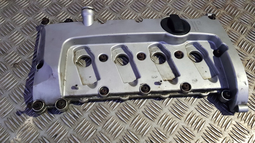 Audi A4 B6 2.0 ALT VALVE COVER Product image