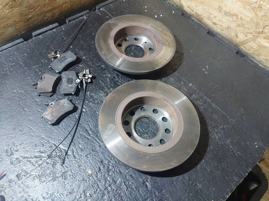 Discuri spate, placute, TRW Volkswagen Golf V VI VII Caddy Audi A3 8P DF4276 Product image