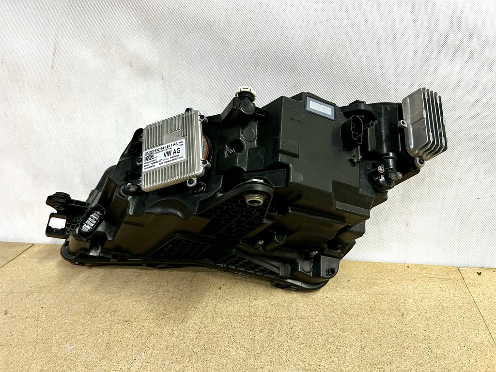 SKODA SUPERB III LAMPĂ DREAPTA FULL LED ÎNALTĂ 3V1941016D 1150.204.0000 Product image