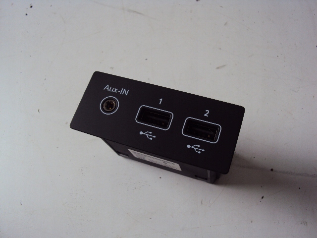 PRISA AUX USB RENAULT TWINGO III ZE LIFT CLIO V Product image