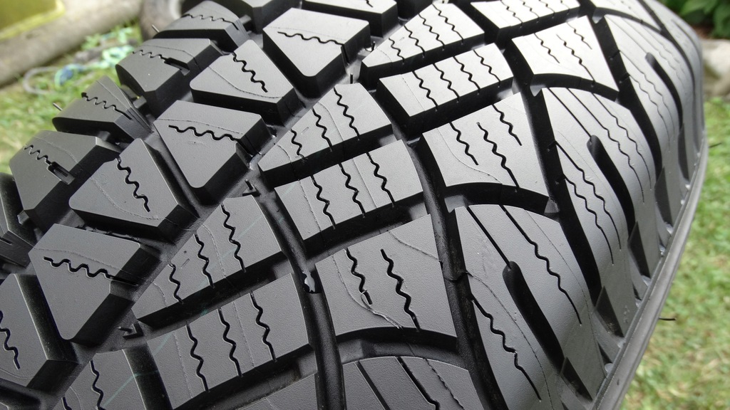 Michelin Latitude Cross 225/75R16 108 H Product image