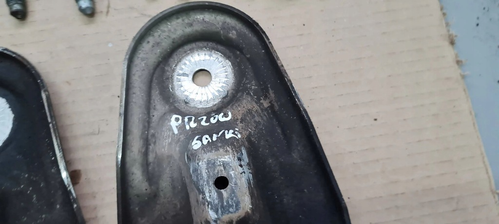 A6 C6 ȘURBUL SUSPENZIEI DE RIDICARE BRANCĂ DE LEAGĂN FAȚĂ Product image