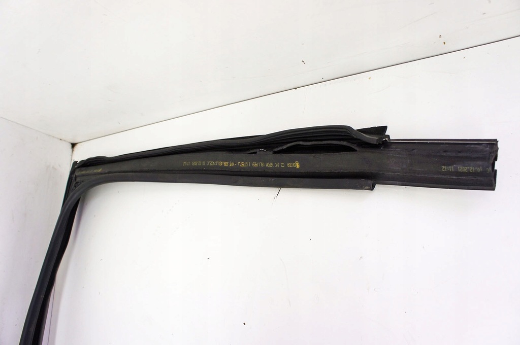 NR164 Skoda Fabia IV 21- Garnitura geam, spate stanga Product image
