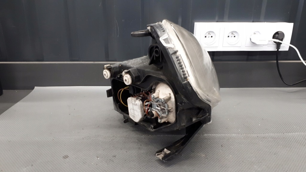 270532-00R dreapta Lancia Ypsilon II Hella Product image