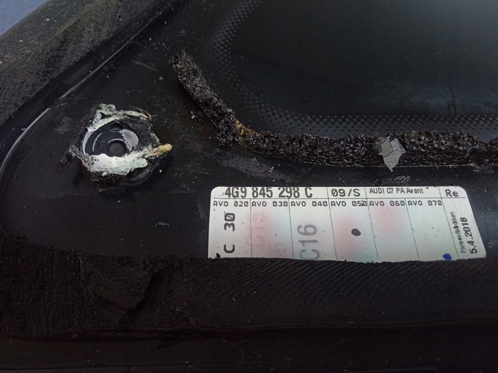 AUDI A6 C7 GEAM CAROSERIE SPATE STANGA 4G9845298C Product image