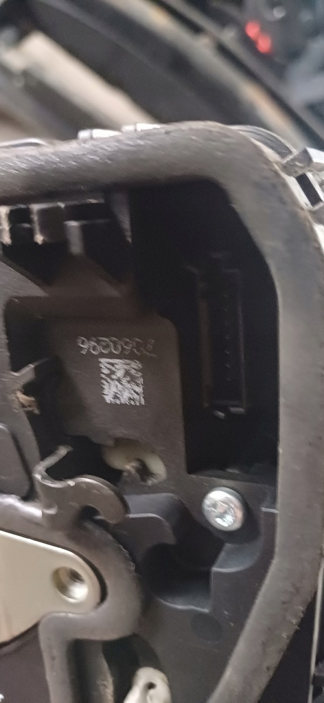 Inchidere portiera spate dreapta BMW E90 E70 E60 E87 E91 E61 Europa 7060296 7PIN Product image