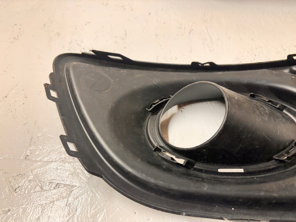 RENAULT MEGANE III LIFT - GRARA BARA SFASTA STÂNGA 261A32193R DREAPTA 261A25882R Product image