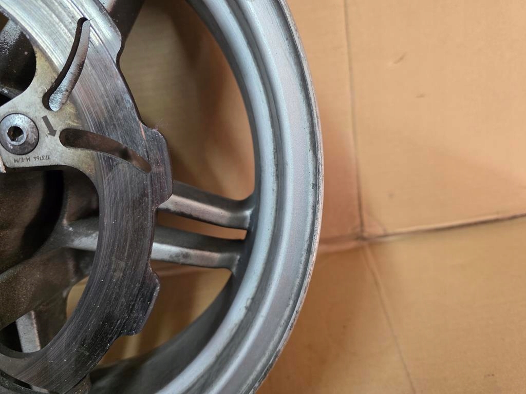 Suzuki Burgman un 650 02-12 lângă marginea din spate Product image