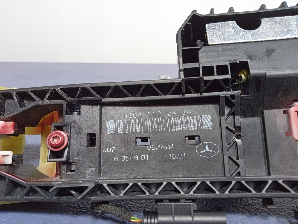 MERCEDES CLS W218 FIXARE MÂNER DREAPTA A2047602434 Product image