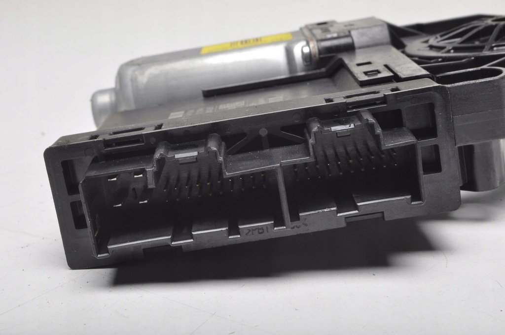 VOLVO S90 V90 II MOTOR GEAM STANGA FATA 31674758 966268-103 Product image