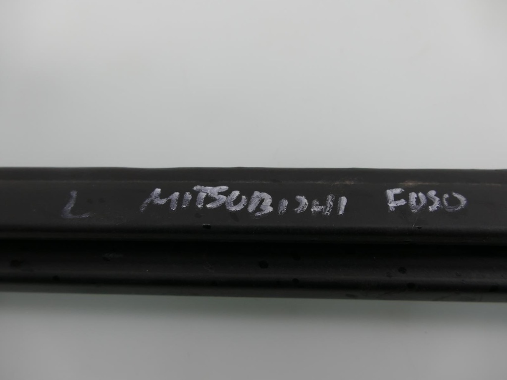 MITSUBISHI CANTER FUSO 7C15 DOOR WINDOW SEAL Product image