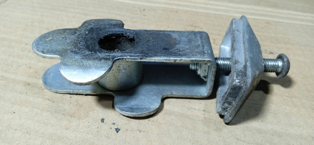 SUZUKI GSF 600 1200 BANDIT TENSIONATOR LANȚ ROATA SPATE Product image