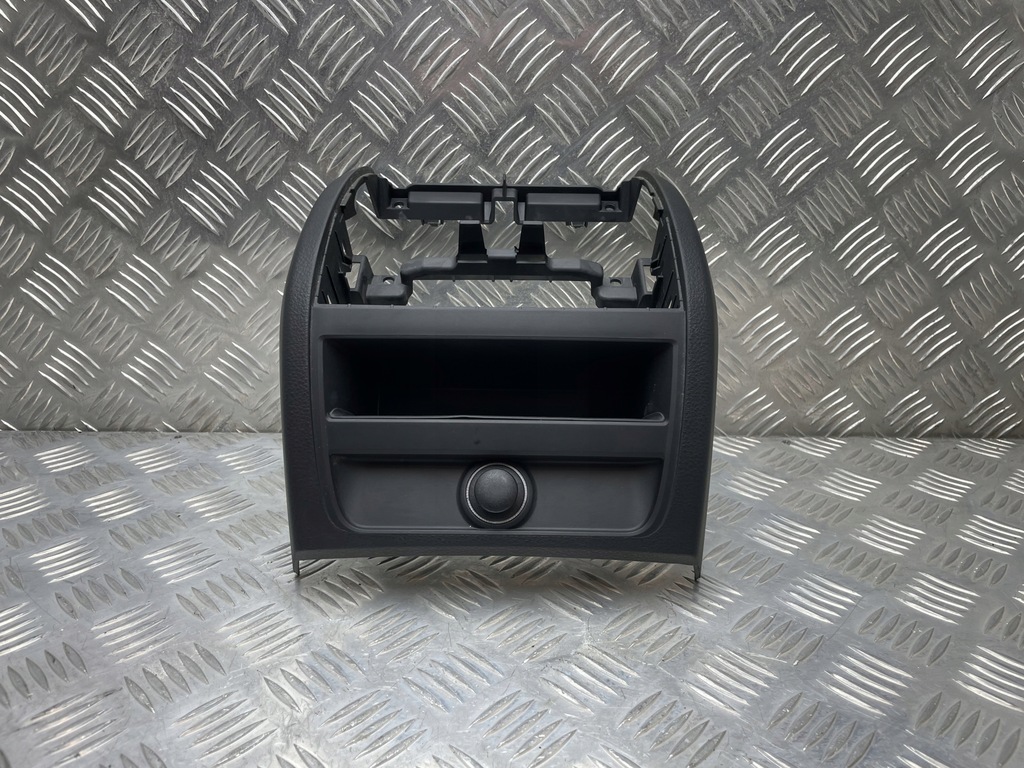 CAPAC BMW F10, PLACA CONSOLĂ TUNEL CENTRAL, LAMPĂ ȚIGĂRI SPATE 9206664 Product image