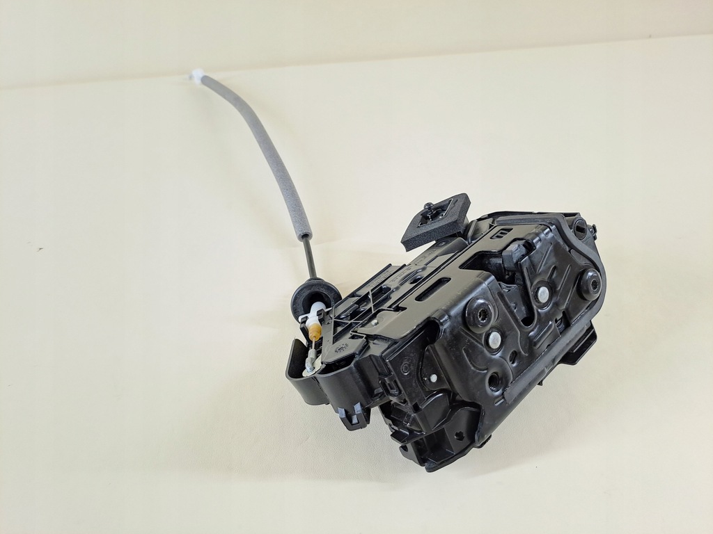 BLOCARE UȘI DREAPTA FAȚĂ, ȘURUBURI FAȚĂ DREAPTA, SKODA SUPERB 3 III 19 Product image