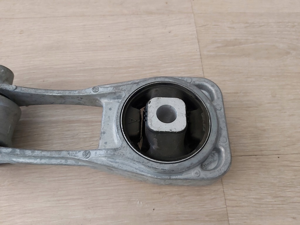 Toyota Yaris IV 1.5 Hybrid Cross Pillow Engine Paw Product image