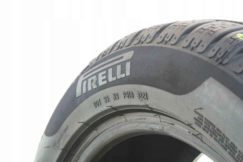 2 Używane Opony Zimowe 205/55R17 Pirelli Sottozero Winter 210 RSC RUN FLAT Product image