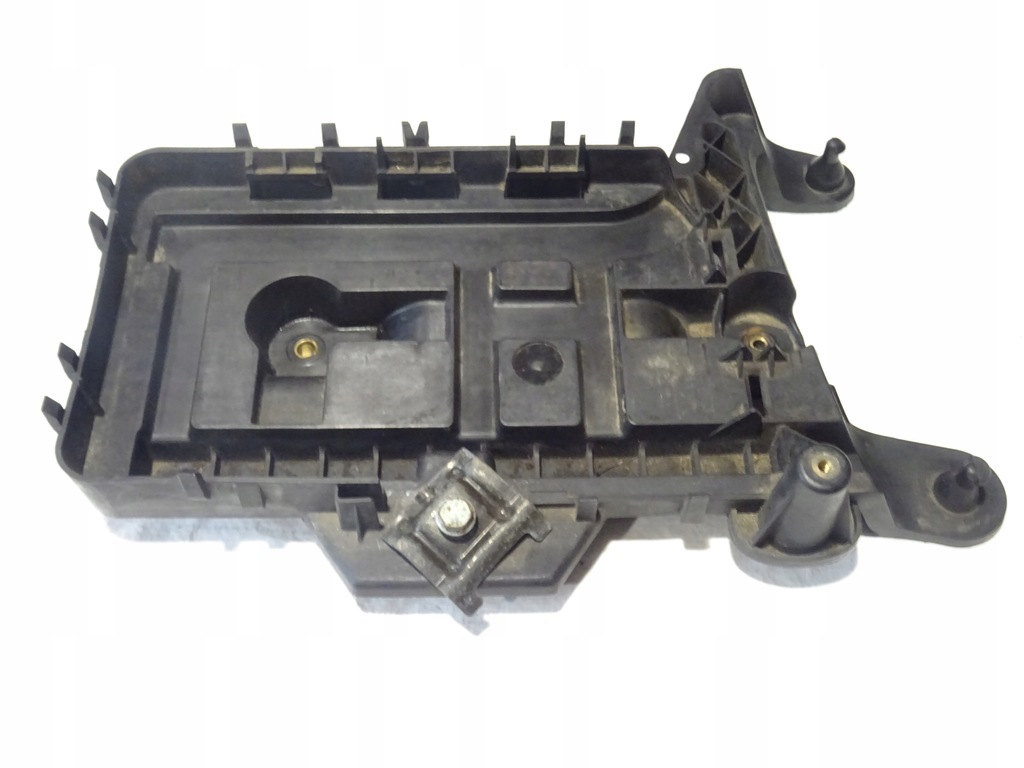 CARCASA BAZĂ BATERIE VW TOURAN I 1 1T0 2.0 TDI 1K0915333B Product image