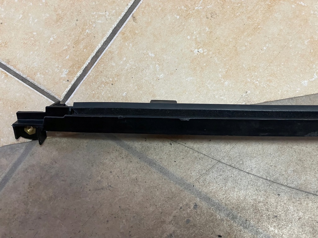 Hyundai OE 83520-2L000 ghidaj geam spate dreapta I30 Product image