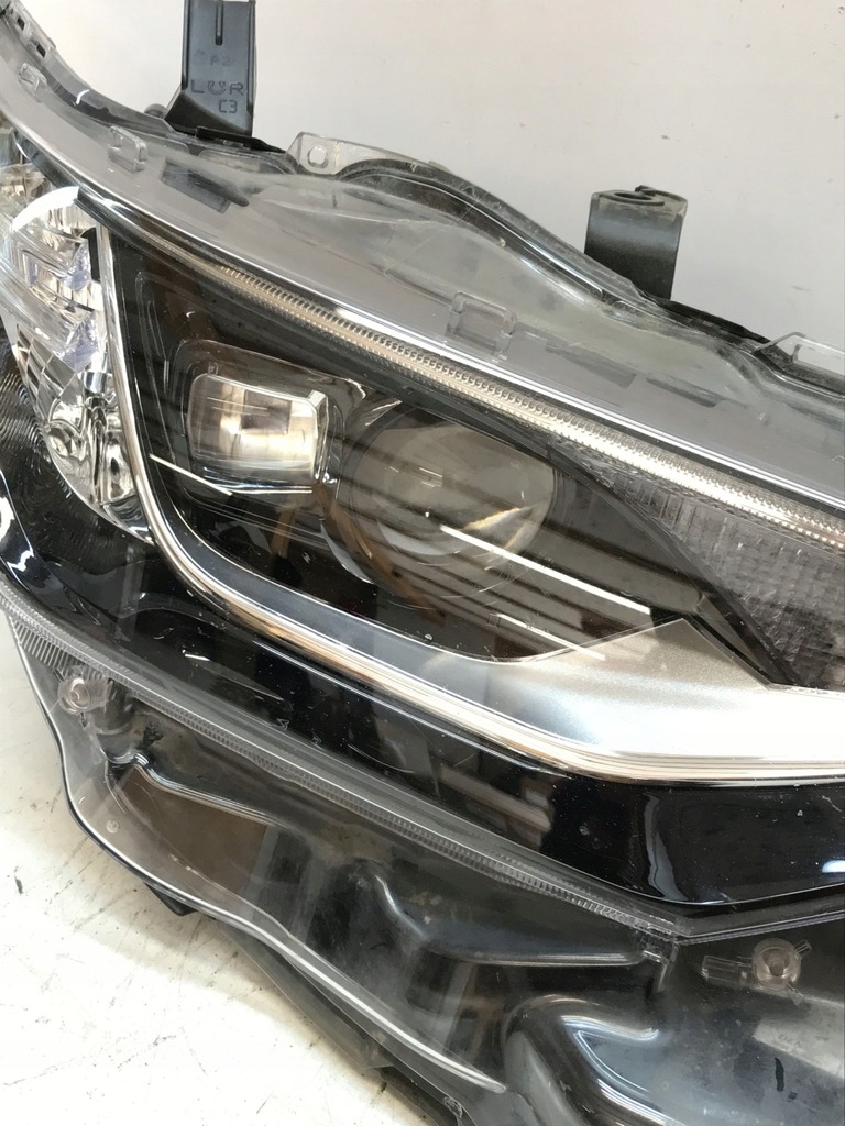 TOYOTA AURIS II LIFT 15-18 81110-02K60 LAMPA FATA DREAPTA FULL LED Product image