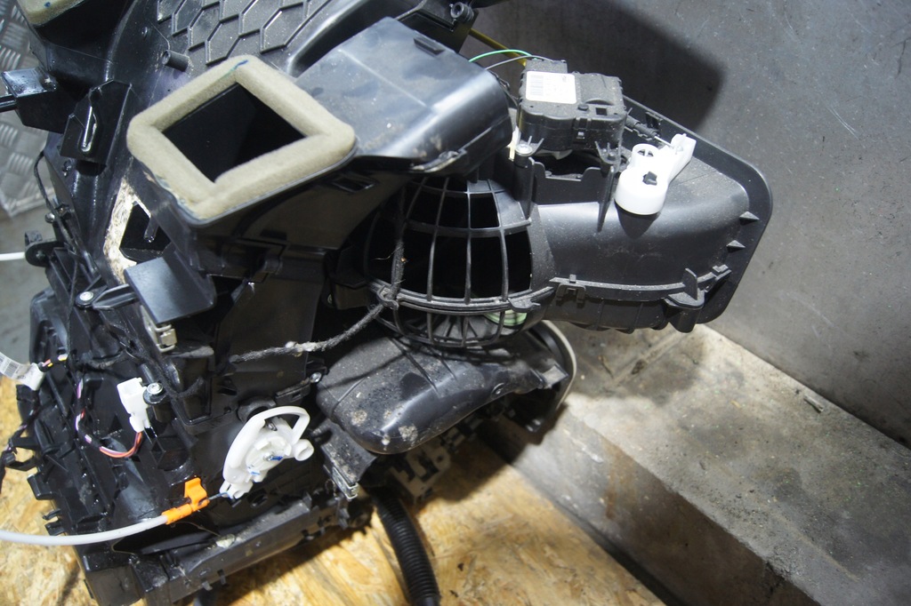 INCALZITOR TRAFIC VIVARO III EU 272700324R Product image