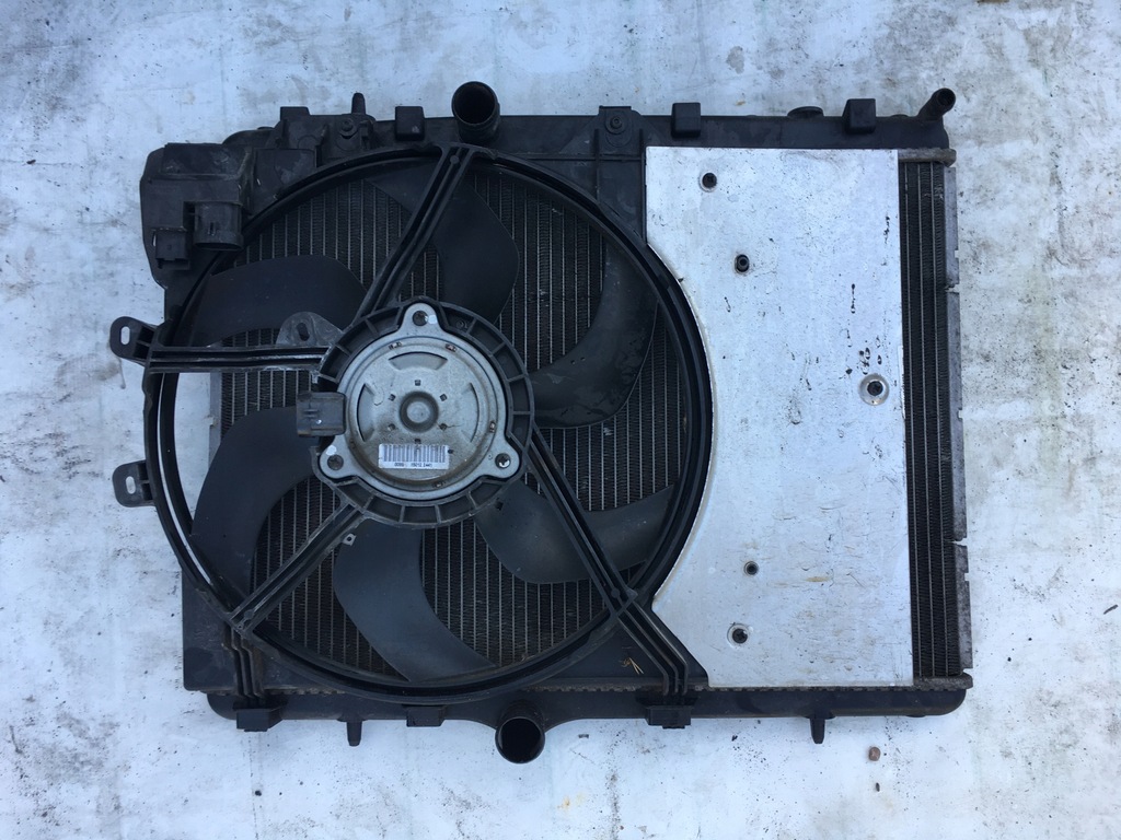 RĂCITOR DE APĂ CU VENTILATOR CITROEN DS3 1.6 VTI Product image