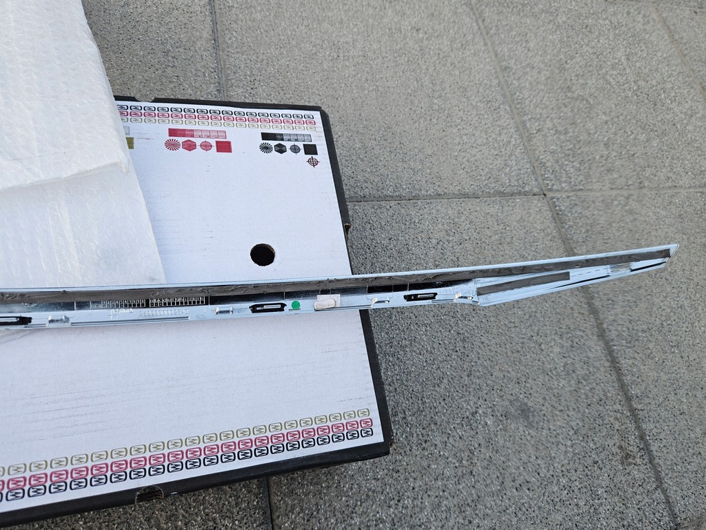 Mercedes W205 Sedan LAPE OF CHROME A2057430082 Product image