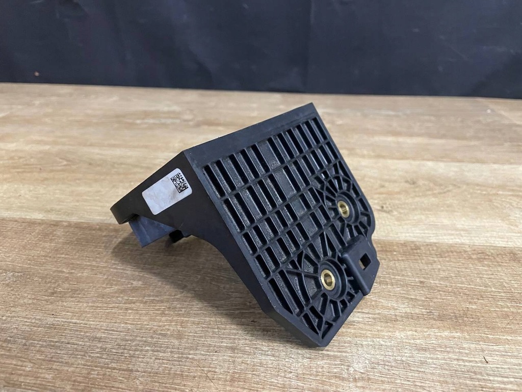 Element de montare pentru pompa de apa Land Rover Discovery Sport L550 | L8D2-8C506-AB Product image