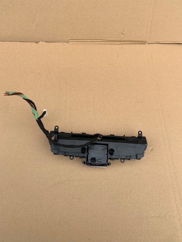 Panou radio de navigație Mercedes c43 w205 OE A2059053901 Product image
