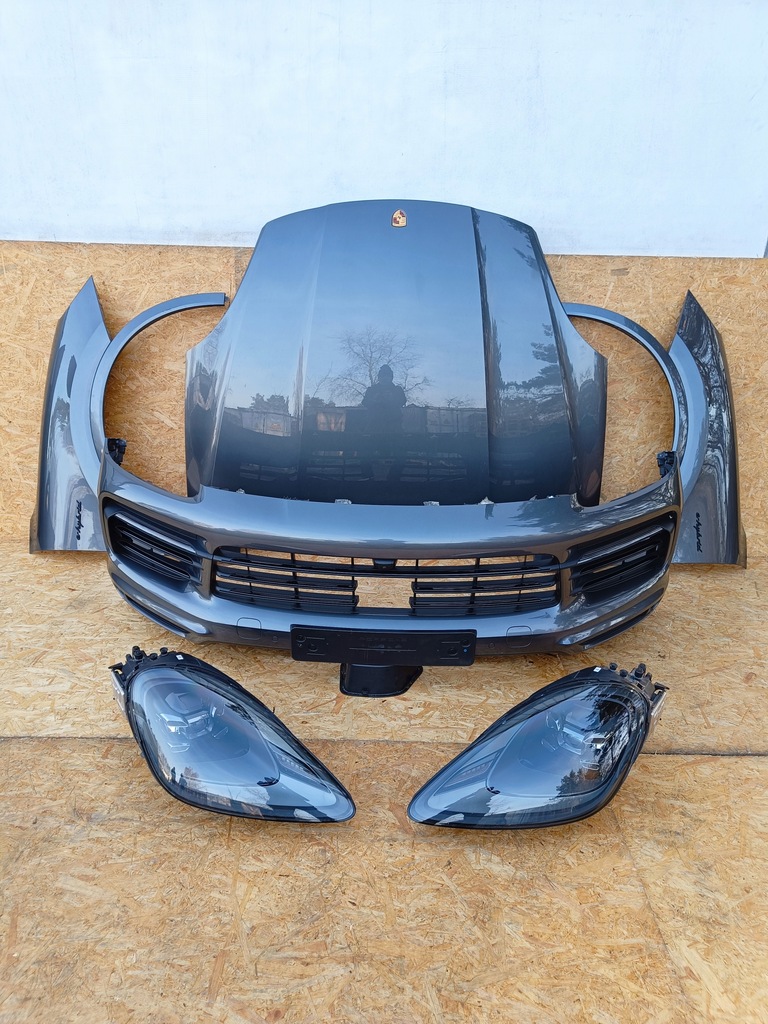 Porsche Cayenne e-hibrid 2022r față în color M7Q Mask 9y 9y0 lampă de bara de protecție Product image