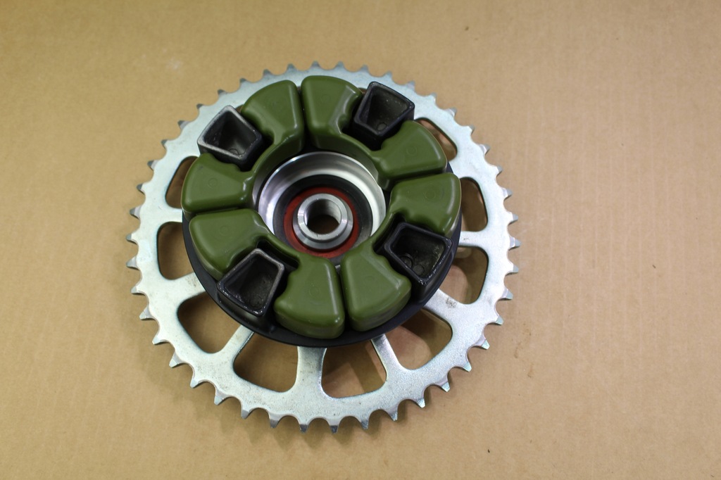 KAWASAKI Z 900 20 - PINION ROATA Product image