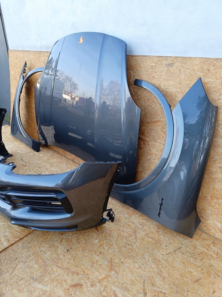 Porsche Cayenne e-hibrid 2022r față în color M7Q Mask 9y 9y0 lampă de bara de protecție Product image