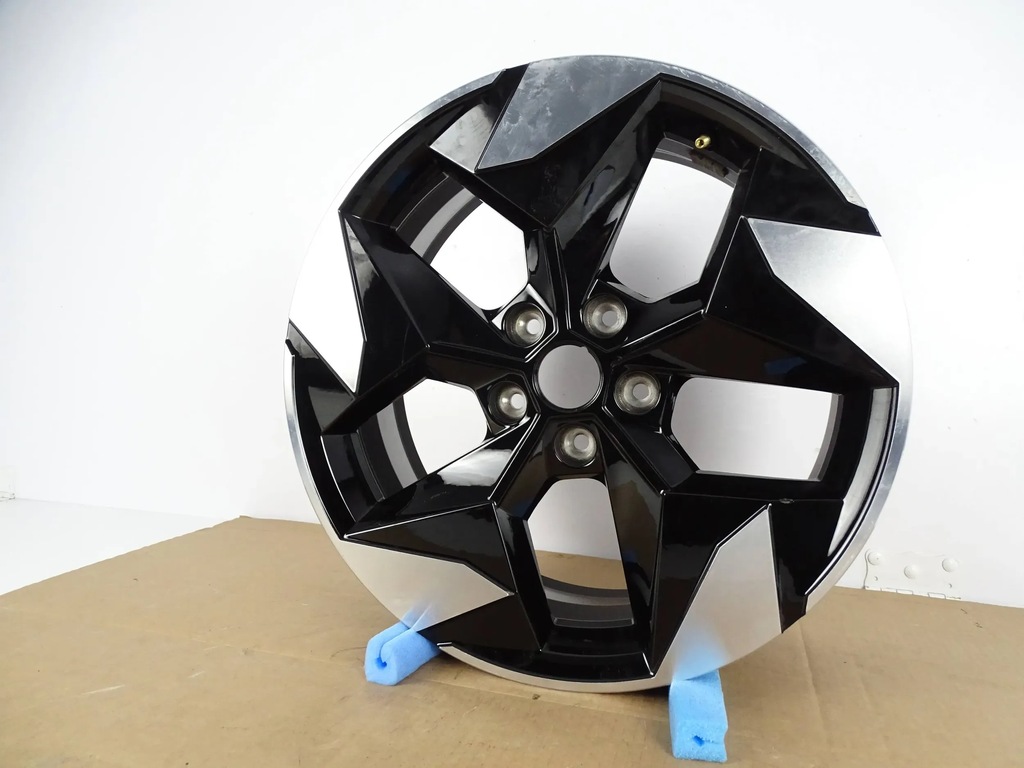 JANTE RENAULT 7J x 18 CH5 ET35 5X114.3 403002401R Product image